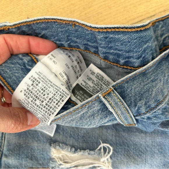 Levi’s cut off Jean shorts with patches - EUC - size 30 - Picture 3 of 5